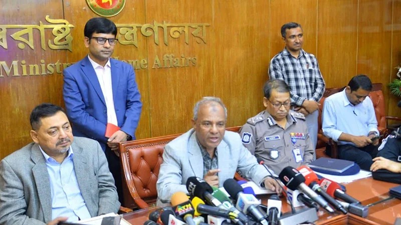 বাংলাদেশে কারও কোনো নিরাপত্তা ঝুঁকি নেই: স্বরাষ্ট্র উপদেষ্টা